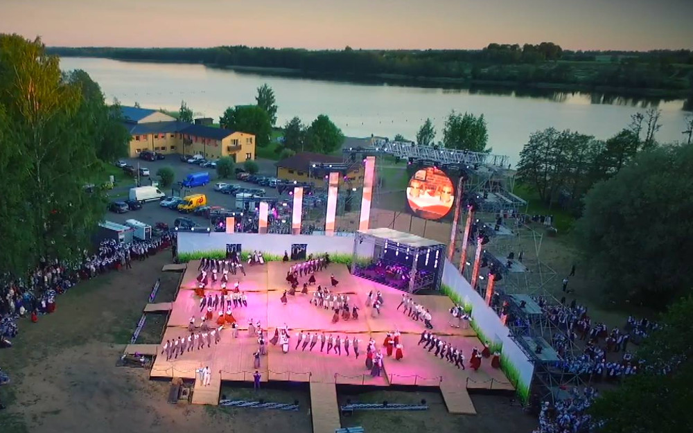 
Skats no lieluzveduma “Jel dod man bučiņ'”.
