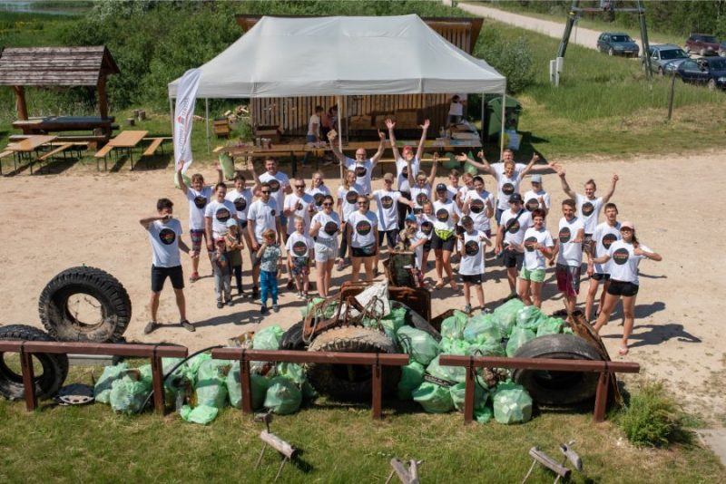 
Pasākuma laikā, kurā piedalījās ap 40 Rēzeknes, Madonas un Lubānas novadu iedzīvotāji, divu stundu laikā tika savākti vairāk nekā 1,5 tonnas atkritumu.
