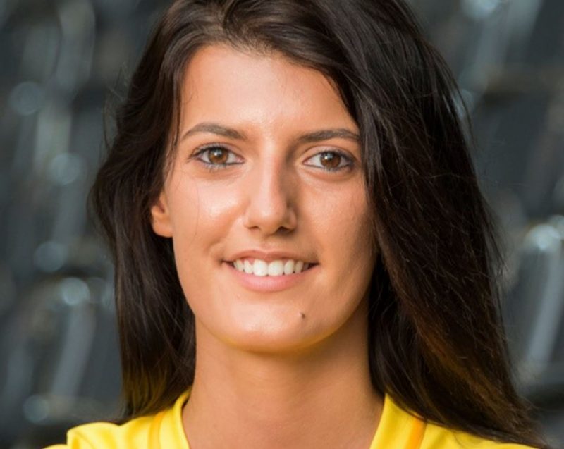 
Ismaili, kurai bija 24 gadi, ielēca no laivas ūdenī un pazuda. 
