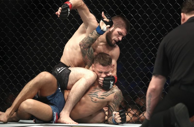 
Habibs Nurmagomedovs savu 28 uzvaru tikpat cīņās izcīna pret amerikāni Dastinu Porjē. 
