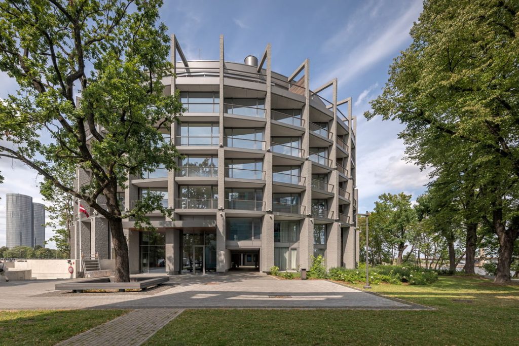 
DAUDZDZĪVOKĻU ĒKA KUĢU IELĀ 28, ĀGENSKALNS
