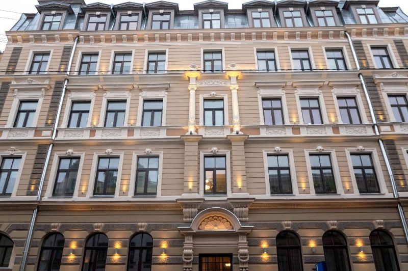 
Nominācija Fasāžu rekonstrukcija
3.vieta – Daudzdzīvokļu dzīvojamās mājas Dzirnavu ielā 3 un Dzirnavu ielā 3A, Rīgā, fasāžu atjaunošana, pasūtītājs dzīvokļu īpašnieki, projekts ILARH, būvnieks BERGA FASĀDES, būvuzraudzība AEG Būve.
