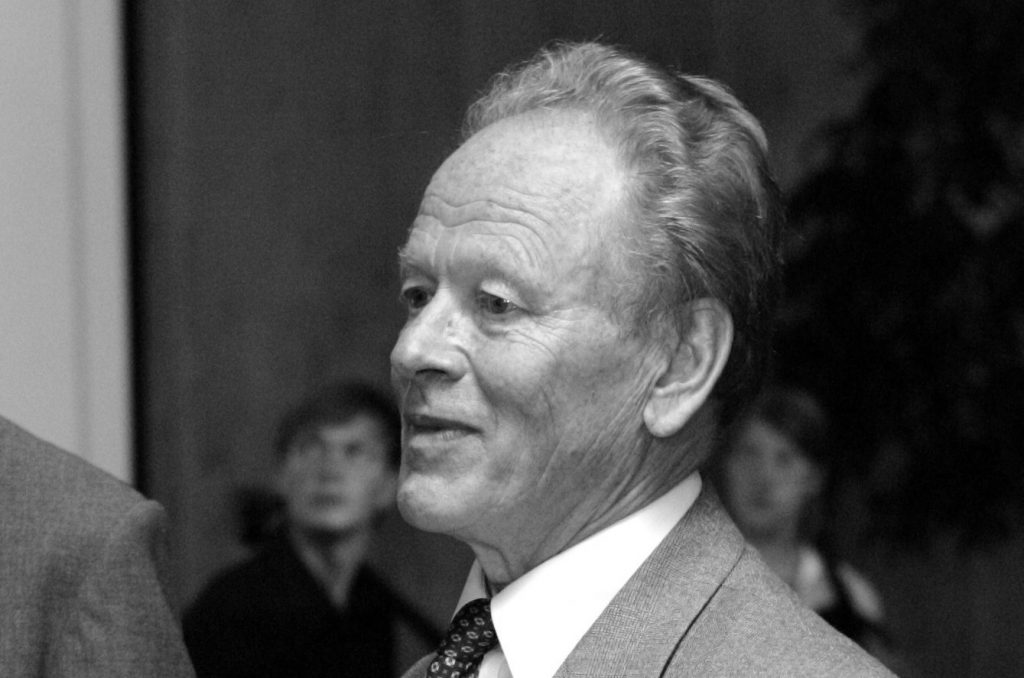 
Bijušais Pasaules Brīvo latviešu apvienības priekšsēdis, Lielbritānijas latviešu sabiedriskais darbinieks, matemātiķis un Vītolu fonda atbalstītājs Andrejs Ozoliņš.
