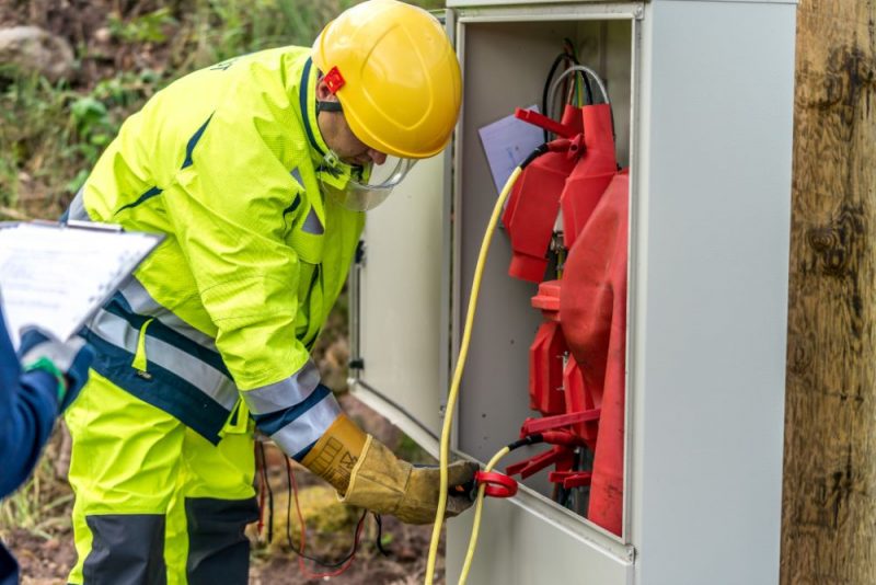 
Aptuveni 150 elektromontieru un meistaru no AS “Sadales tīkls” un Latvijas enerģētikas jomas būvuzņēmējiem aizvadītajā nedēļā piedalījās ikgadējās elektromontieru sacensībās.

