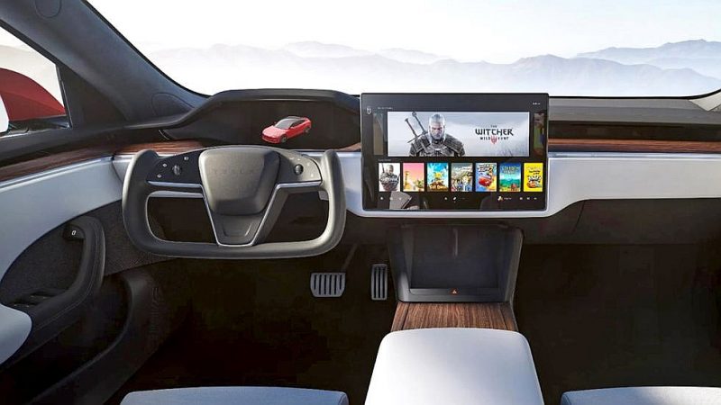 
“Model S Plaid Plus” stūre.
