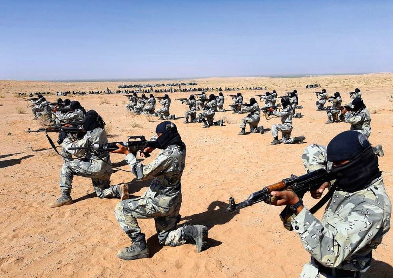 
Talibu kaujinieki šaušanas treniņa laikā dienvidrietumu Afganistānā.
