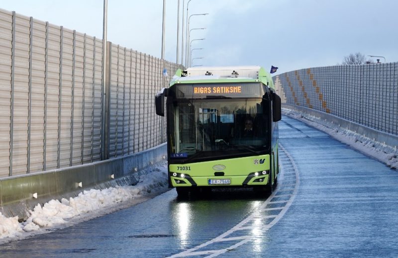 
Jaunatklātā Austrumu maģistrāle, 21.12.2023. &#8220;Rīga satiksmes&#8221; autobuss izmēģina jauno Austrumu maģistrāli. Ilustratīvs attēls.
