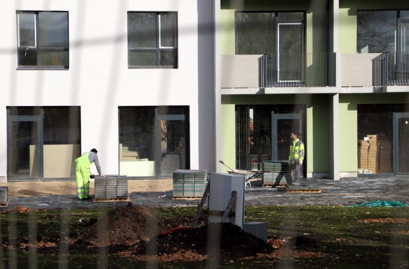 
Ilustratīvs foto. Daudzdzīvokļu ēku kompleksa būvniecības darbi Rīgā.
