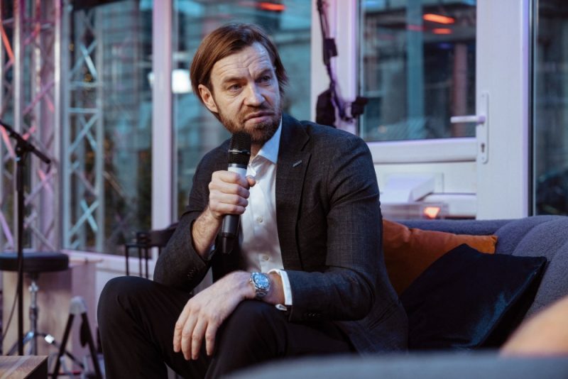 
Latvijas sabiedrisko mediju labdarības maratonā “Dod pieci!” Doma laukumā, 2024.gada decembrī.
