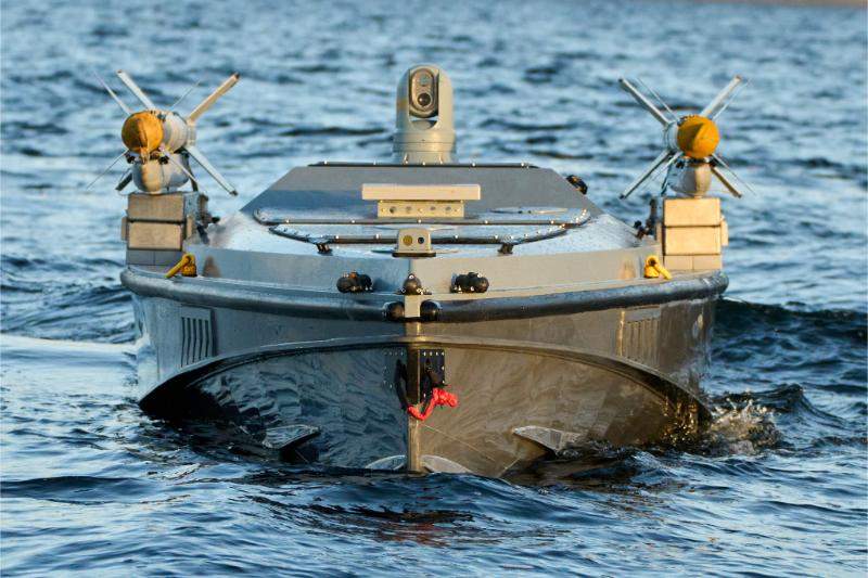 
Ukrainas Aizsardzības izlūkdienesta jūras drons Magura V7, kas aprīkots ar zeme-gaiss raķetēm. Nezināmā vietā Ukrainā. 2025. gada 6. decembrī.
